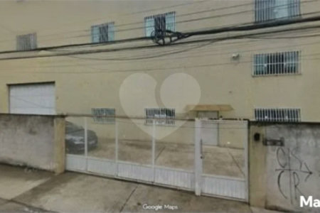 Galpão com 1155m² , 6 banheiros , sendo 2 vestiários , atualmente com 13 vagas , podendo chegar a 17 , à venda na Vila Principe de Gales em Santo André.
