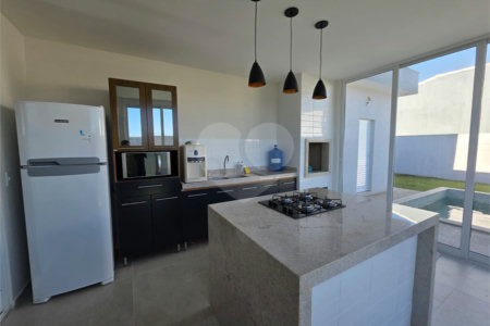 Casa em condomínio à venda com 3 quartos, sendo 1 suíte,  em Ogiva, Cabo Frio, RJ