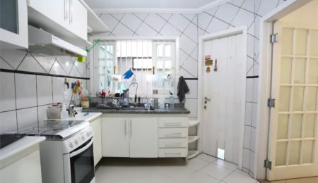 Casa à venda com 3 quartos, sendo 1 suíte,  no condomínio Residencial Villagio, São Paulo - SP