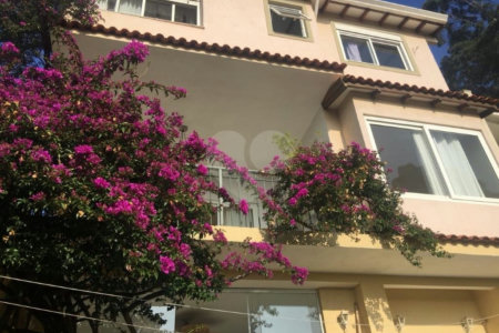 Casa à venda com 5 quartos, sendo 4 suítes, no condomínio Jardim Vitória Régia, São Paulo - SP