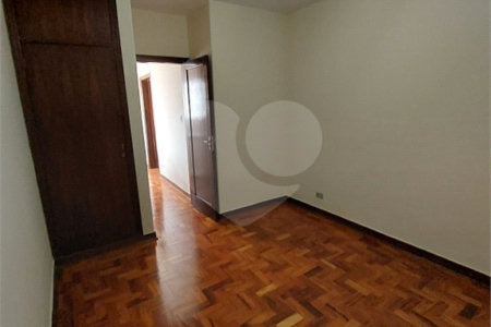 Sobrado à venda com 3 quartos em Vila Gumercindo, São Paulo, SP