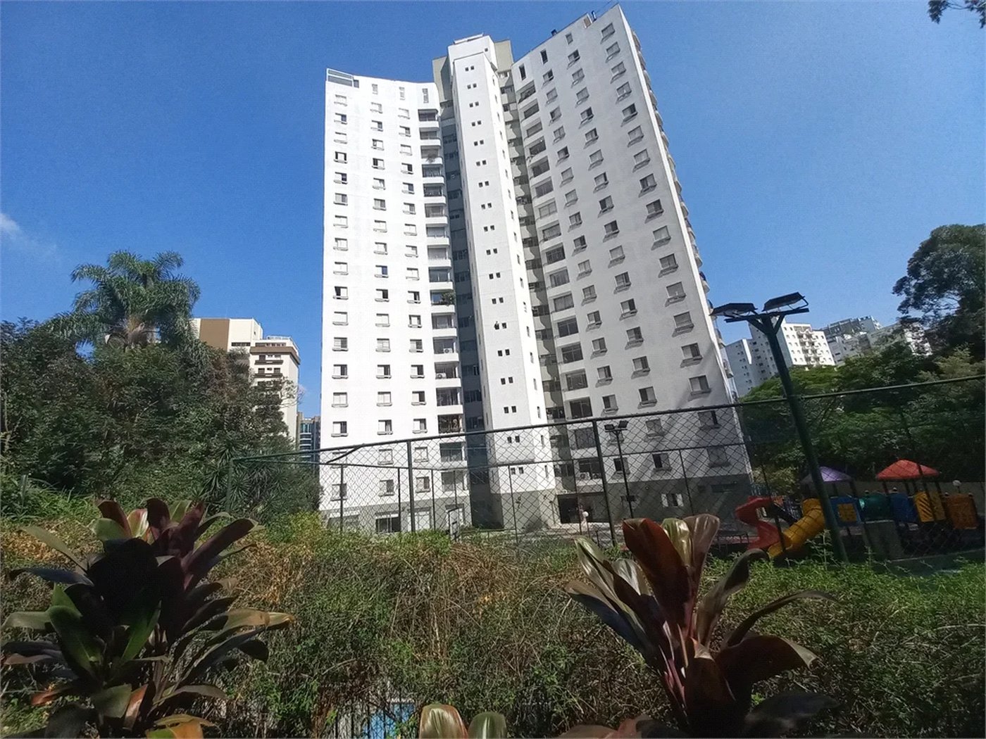 Apartamento à venda com 3 quartos, sendo 1 suíte,  em Vila Andrade, São Paulo, SP