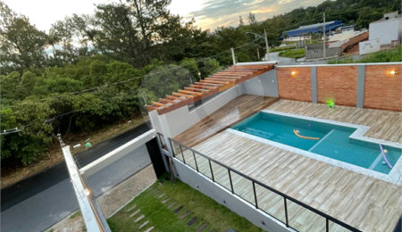 Sobrado à venda com 2 quartos, sendo 1 suíte,  em Parque das Bromélias, São João da Boa Vista, SP