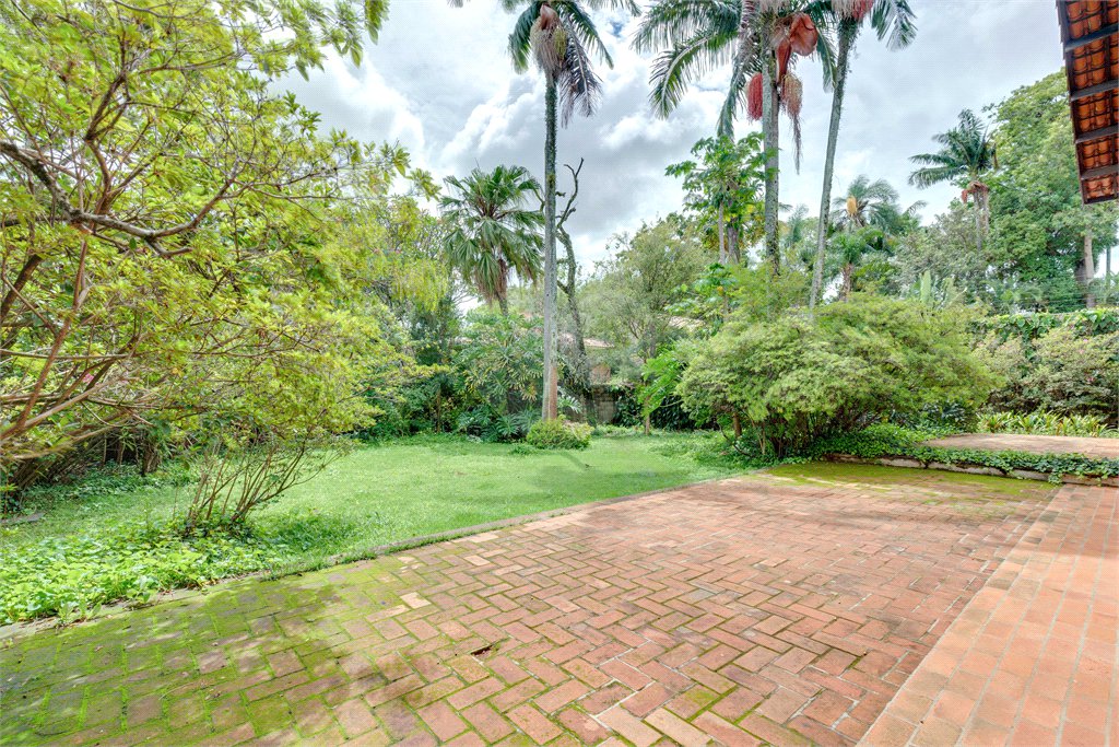 Sobrado à venda ou para alugar com 5 quartos, sendo 2 suítes, em Jardim Cordeiro, São Paulo, SP