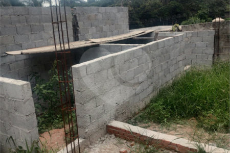 Terreno a Venda 200m² no Bairro Vale das Flores