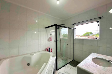 Sobrado à venda com 5 quartos, sendo 3 suítes, em Cidade Nova Peruíbe, Peruíbe, SP