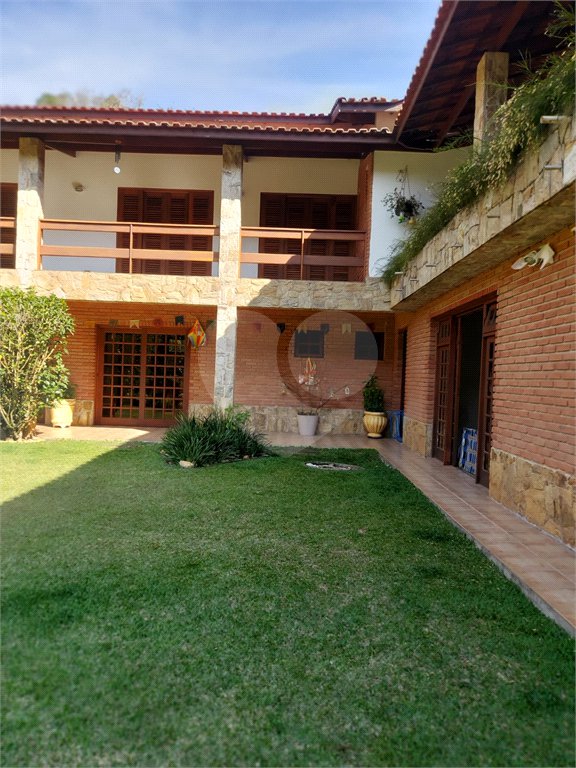 Sobrado à venda com 4 quartos, sendo 1 suíte, em Serra da Cantareira, Mairiporã, SP