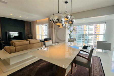 Apartamento à venda com 3 suítes em Campo Belo, São Paulo, SP