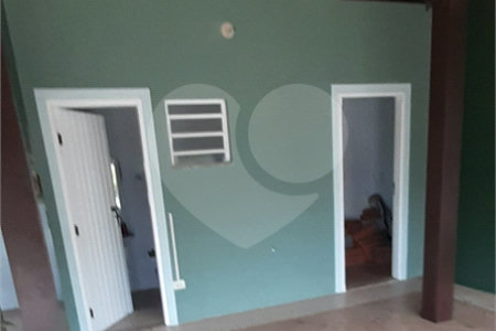 Casa à venda com 5 quartos, sendo 1 suíte, no Centro, Bom Jesus dos Perdões, SP