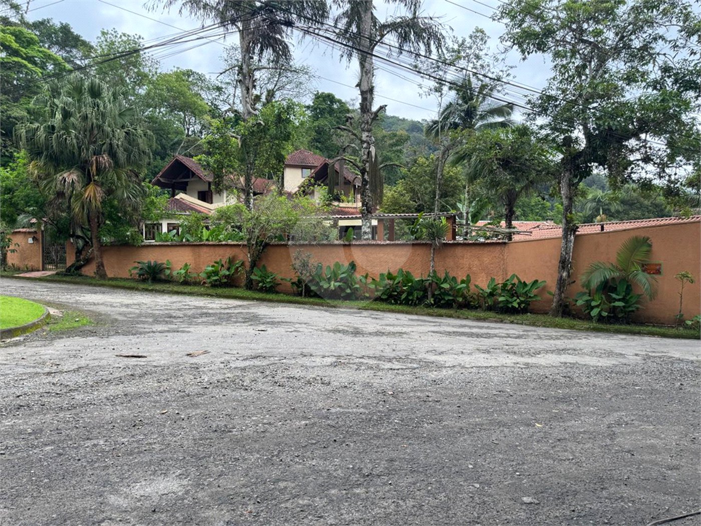 Casa à venda com 6 suítes em Massaguaçu, Caraguatatuba, SP