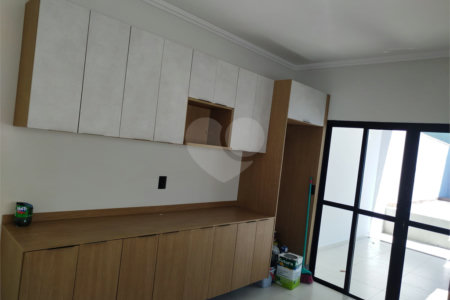 Sobrado à venda ou para alugar com 3 quartos, sendo 1 suíte, em Jardim do Lago, Atibaia, SP