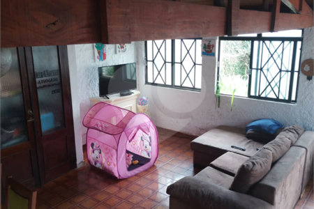 Casa à venda com 3 quartos, sendo 2 suítes, em Vila Santista, Atibaia, SP