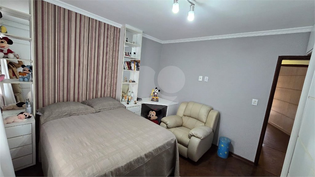 Sobrado à venda com 4 quartos, sendo 1 suíte, em Jardim Regina, São Paulo, SP