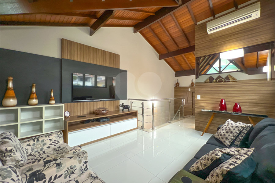 Casa à venda com 4 quartos, sendo 2 suítes,  no condomínio Floradas da Serra, São Paulo - SP
