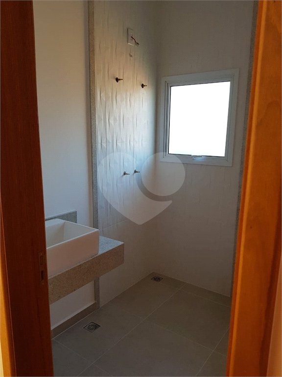Sobrado à venda ou para alugar com 3 suítes em Vila Thais, Atibaia, SP