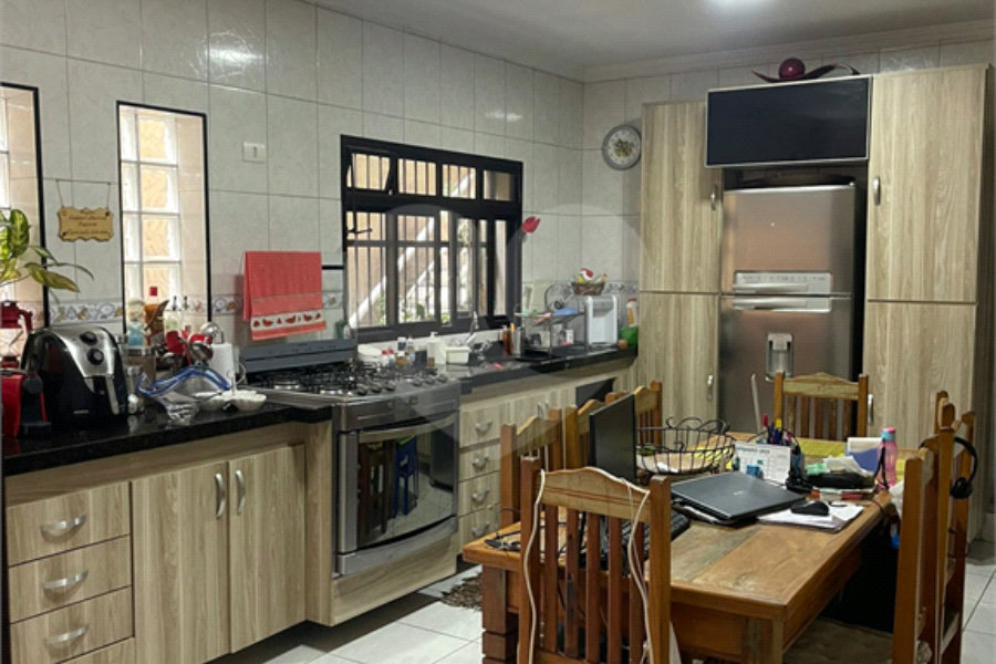 Casa à venda com 3 quartos, sendo 1 suíte, em Vila Leonor, São Paulo, SP