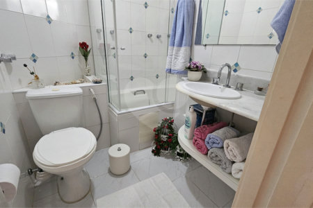 Apartamento à venda com 3 quartos, sendo 1 suíte, em Moema, São Paulo, SP