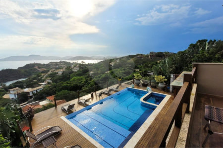 Casa à venda com 5 quartos, sendo 4 suítes,  em Albatroz, Armação dos Búzios, RJ
