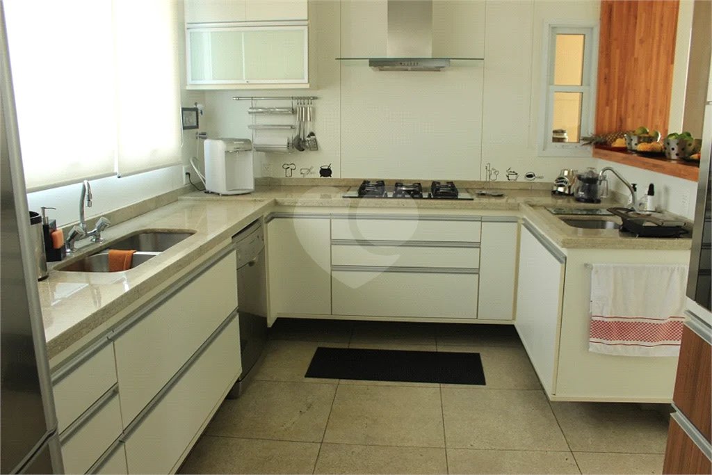 Apartamento na Vila Mariana com 5 dormitórios 04 suítes à venda