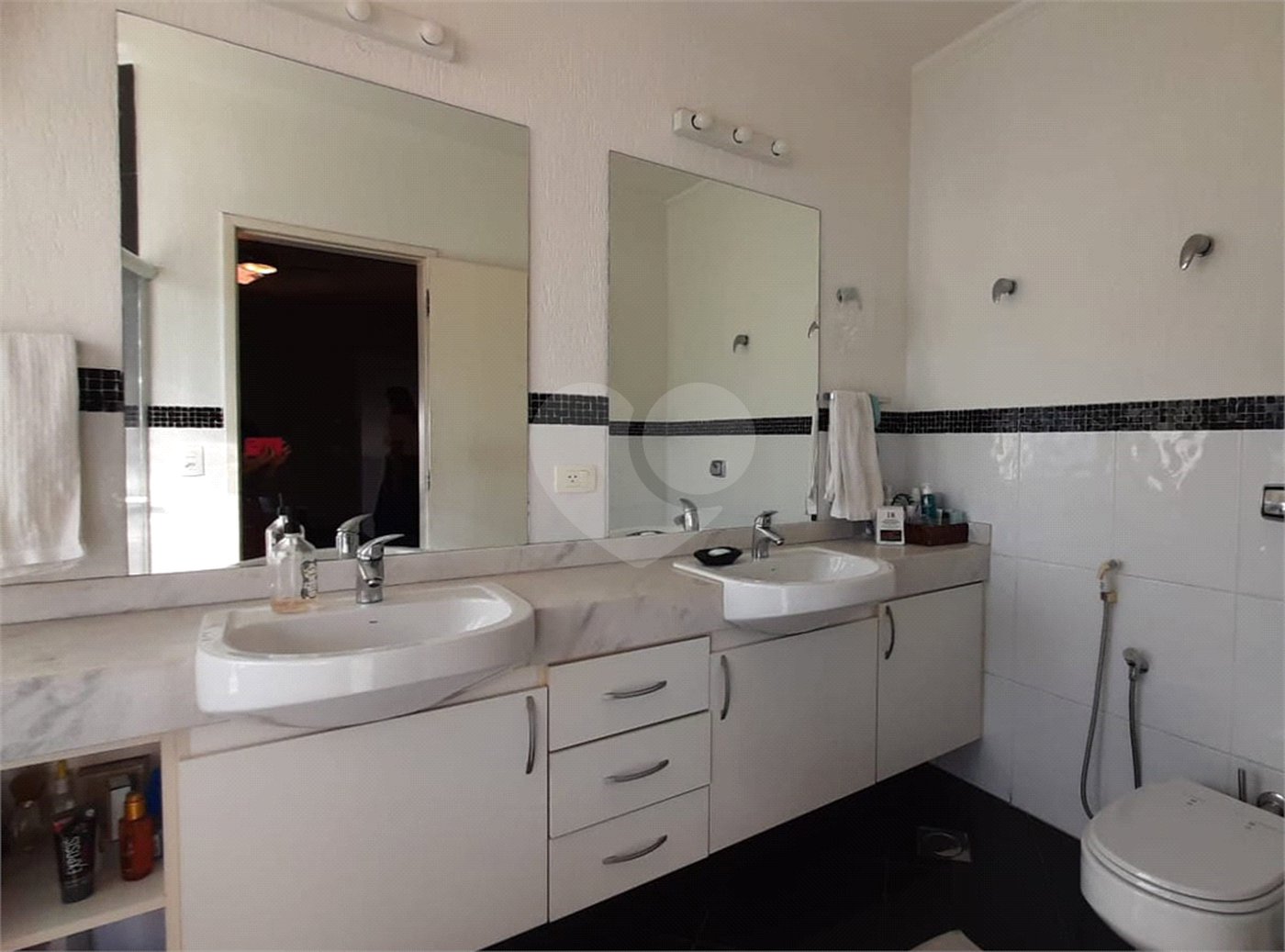 Casa à venda ou para alugar com 4 quartos, sendo 2 suítes, em City América, São Paulo, SP