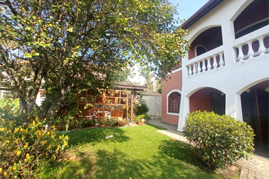 Casa à venda com 4 quartos, sendo 1 suíte, no condomínio Alpes da Cantareira, Mairiporã - SP