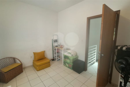Casa à venda com 2 quartos no condomínio Karolyne, Votorantim - SP