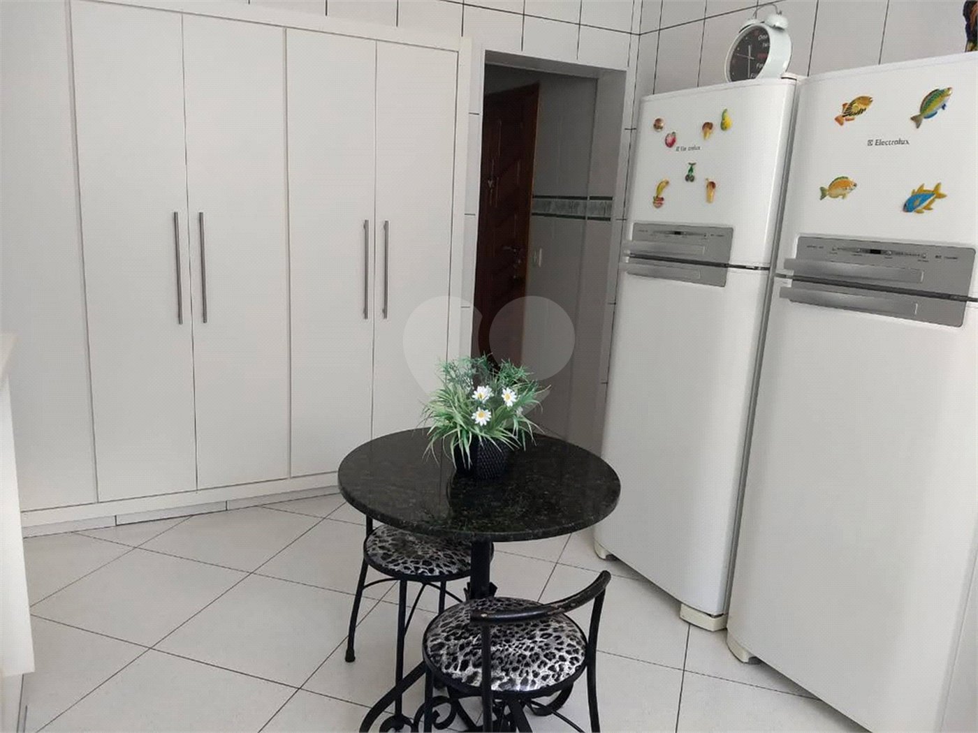Casa à venda com 4 quartos, sendo 2 suítes, em Vila Petrópolis, Atibaia, SP
