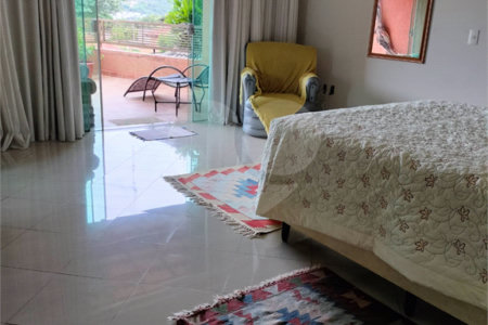 Sobrado à venda com 4 quartos, sendo 2 suítes, em Vila Petrópolis, Atibaia, SP