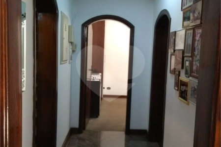 Casa à venda com 6 quartos, sendo 2 suítes,  em Jardim Leocádia, Sorocaba, SP