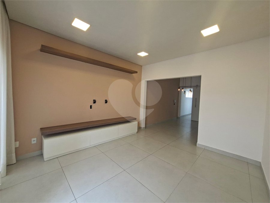 Casa à venda ou para alugar com 3 quartos, sendo 1 suíte, em Vila Aparecida, Itapetininga, SP