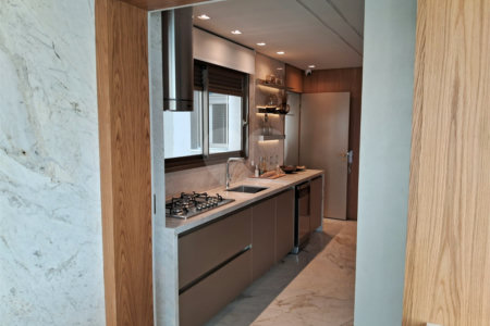 Apartamento à venda com 3 suítes em Moema, São Paulo, SP