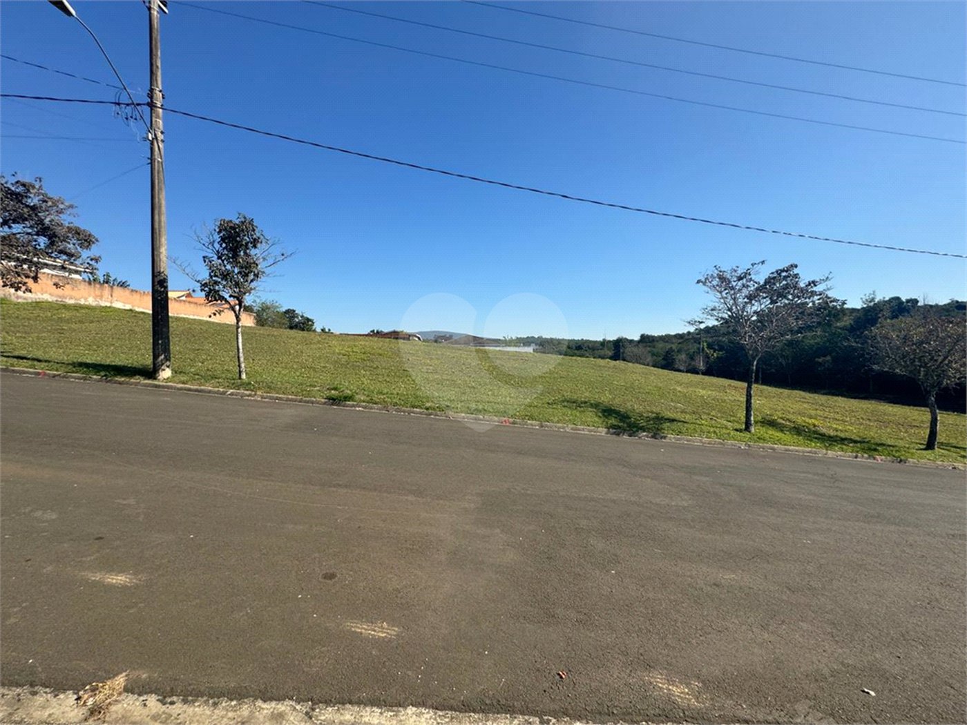 Terreno à venda com 1 suíte no condomínio Village Saint Charbel, Araçoiaba da Serra - SP