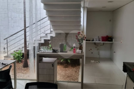 Casa à venda com 5 quartos, sendo 2 suítes, no condomínio Swiss Park, São Bernardo do Campo - SP