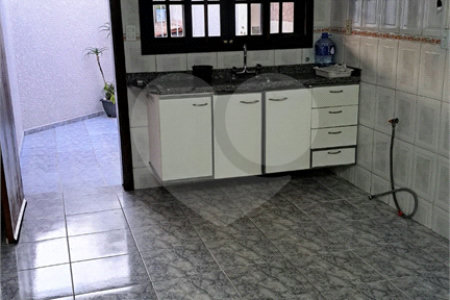Sobrado à venda com 3 quartos, sendo 1 suíte, em Vila Suissa, Mogi das Cruzes, SP