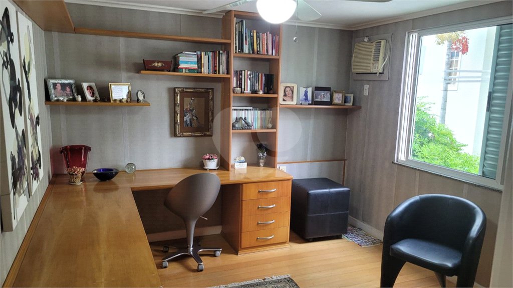 Casa à venda com 4 quartos, sendo 2 suítes, no condomínio Crystal Lake, Rio de Janeiro - RJ