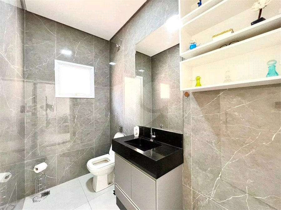 Sobrado à venda com 3 quartos, sendo 1 suíte,  em Residencial Jardim Nathália, Sorocaba, SP