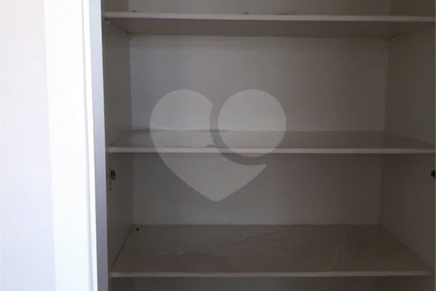 Apartamento em Santana com Sacada e Vaga de Garagem, a 650 m do Metrô