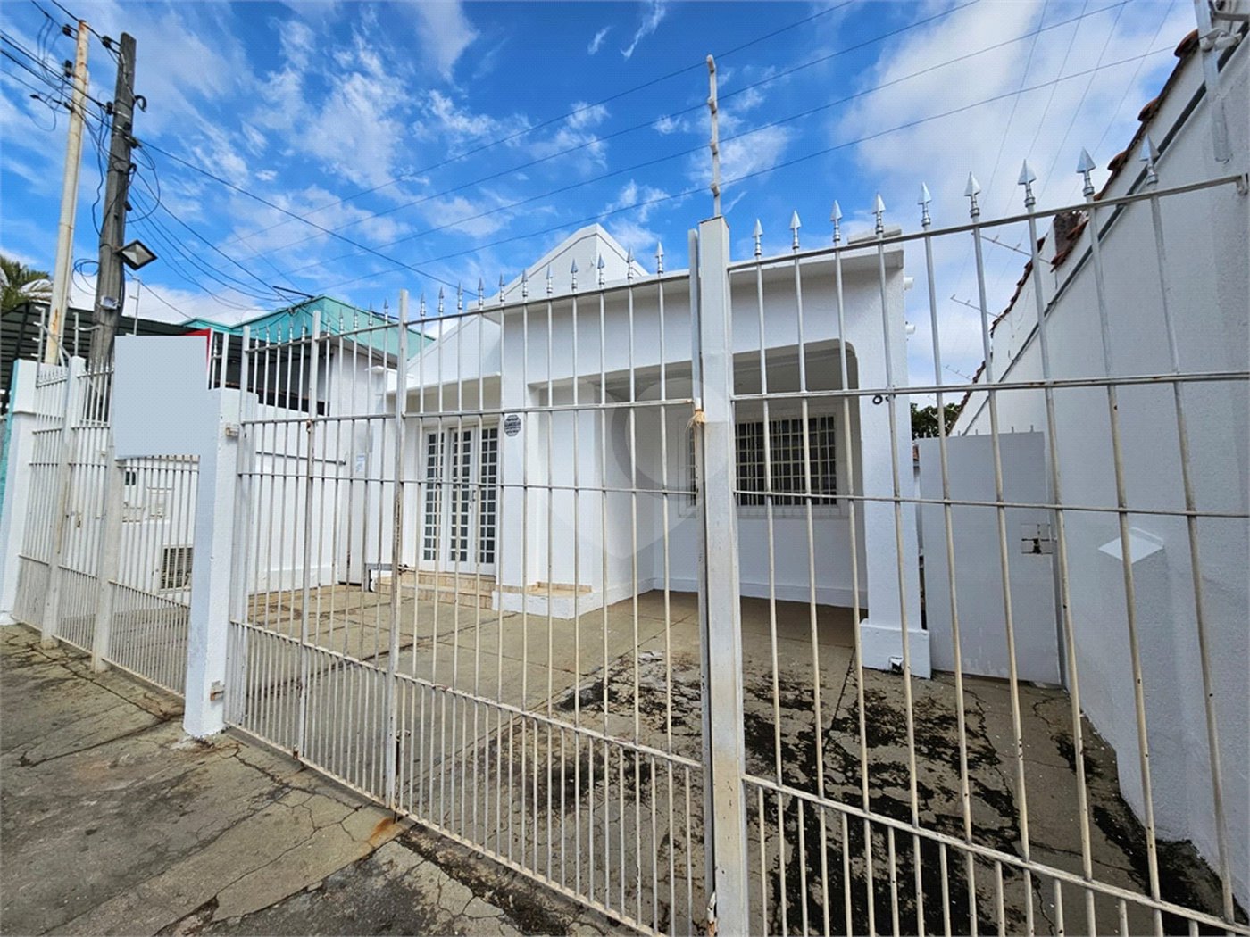 Casa à venda com 2 quartos, sendo 1 suíte, no Centro, Atibaia, SP