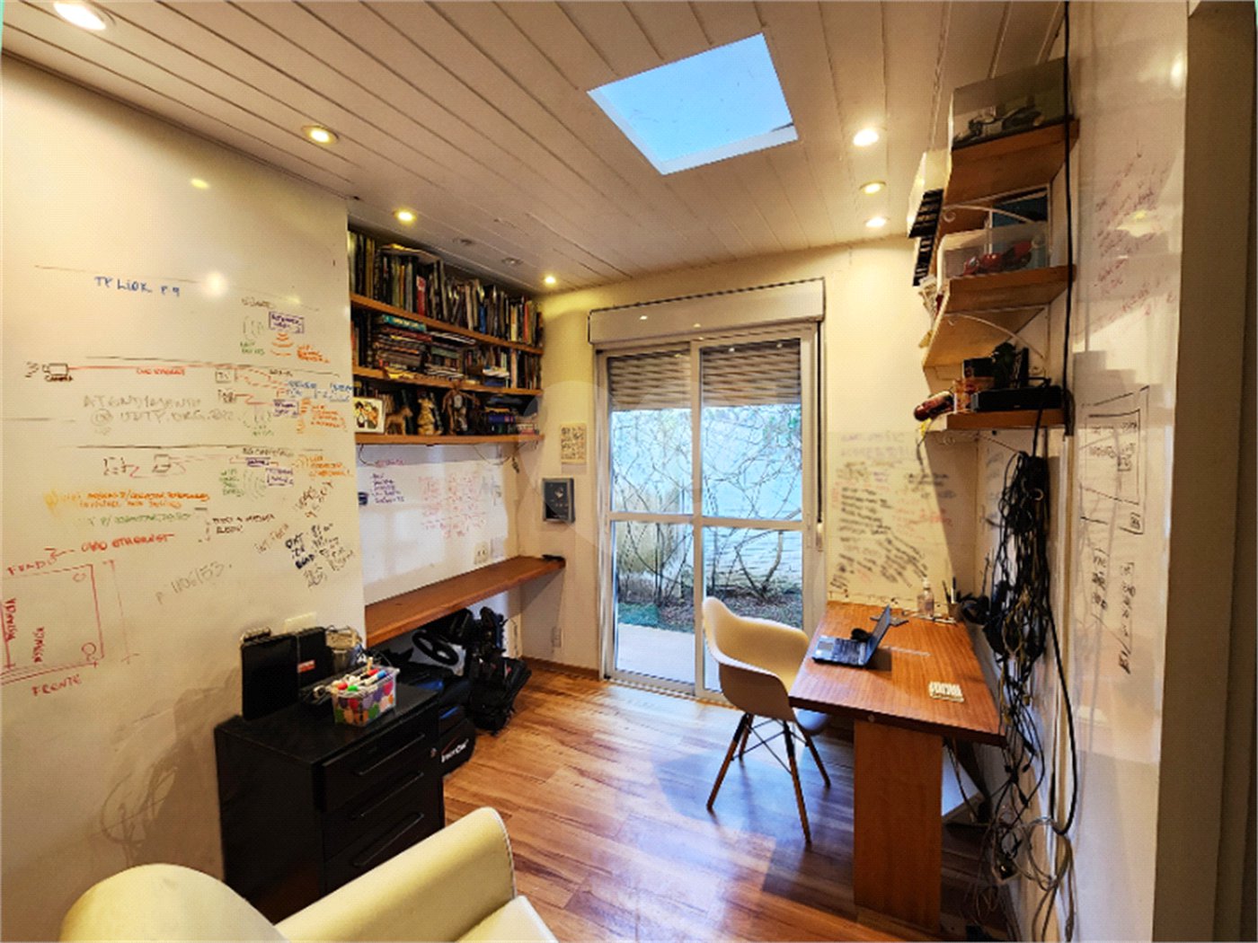 Casa à venda com 4 quartos, sendo 2 suítes,  no condomínio Vila Nova de Gaia, São Paulo - SP