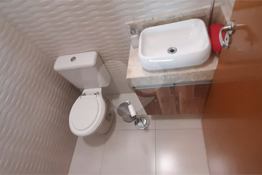 Casa à venda com 3 quartos, sendo 2 suítes, no condomínio Mário Araújo, São Paulo - SP