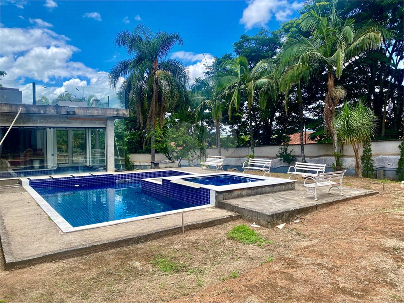 Casa para alugar com 5 quartos, sendo 3 suítes,  em Samambaia Parque Residencial, Atibaia, SP