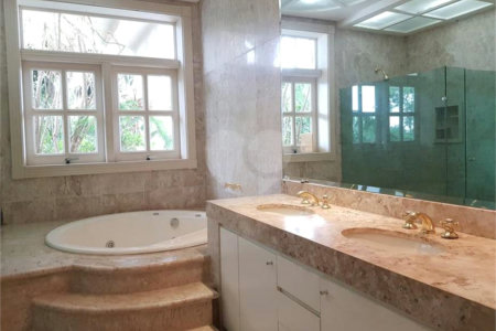 Casa à venda com 4 suítes no condomínio Vilaretto, São Paulo - SP