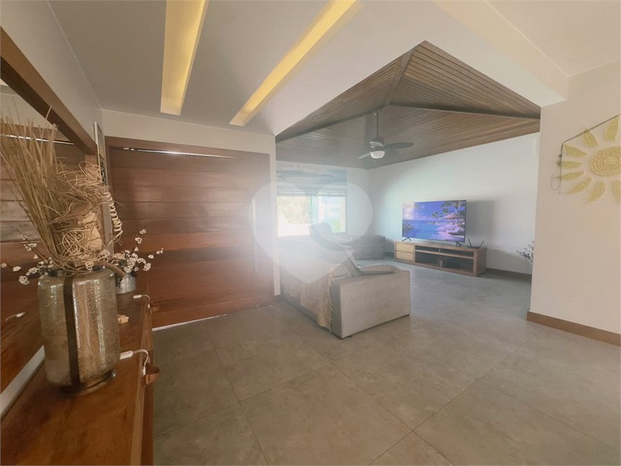 Casa em condomínio à venda com 4 quartos, sendo 2 suítes,  em Caravelas, Armação dos Búzios, RJ