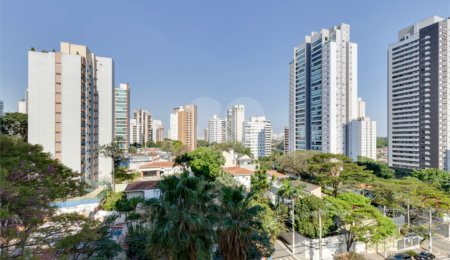 Apartamento à venda com 4 quartos, sendo 2 suítes,  em Campo Belo, São Paulo, SP