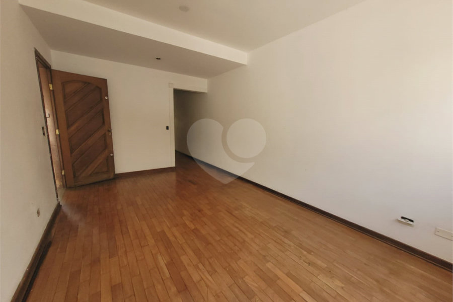 Casa à venda com 3 quartos, sendo 1 suíte, em Parque Maria Domitila, São Paulo, SP
