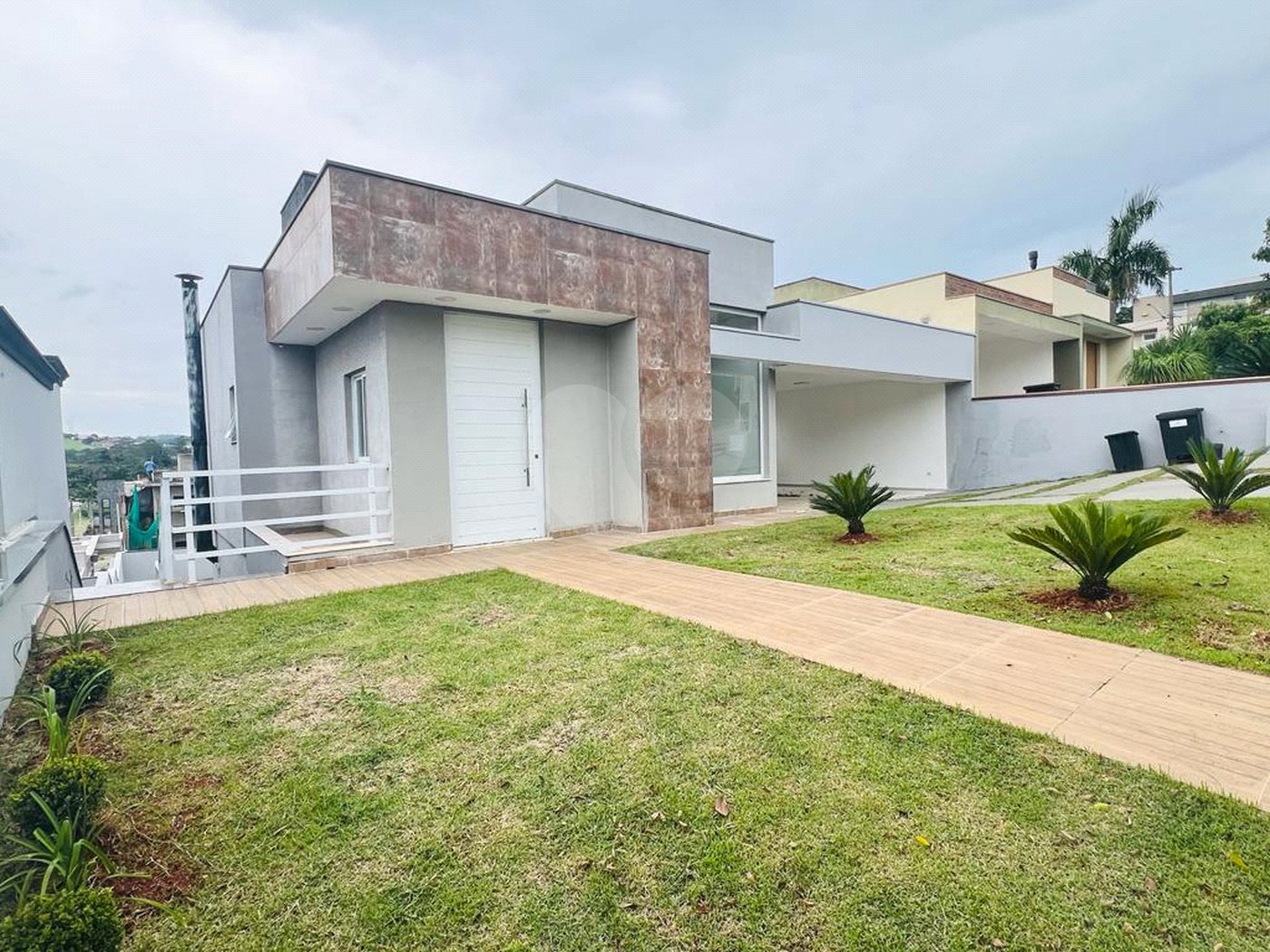 Casa à venda com 3 quartos, sendo 1 suíte, no condomínio Figueira Garden, Atibaia - SP