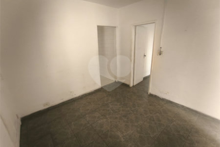 Casa à venda ou para alugar com 5 quartos, sendo 1 suíte,  em Parque Independência, São Paulo, SP