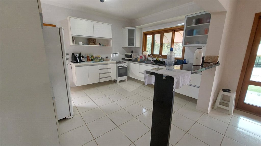 Casa à venda com 4 quartos, sendo 1 suíte, no condomínio Marf II, Bom Jesus dos Perdões - SP