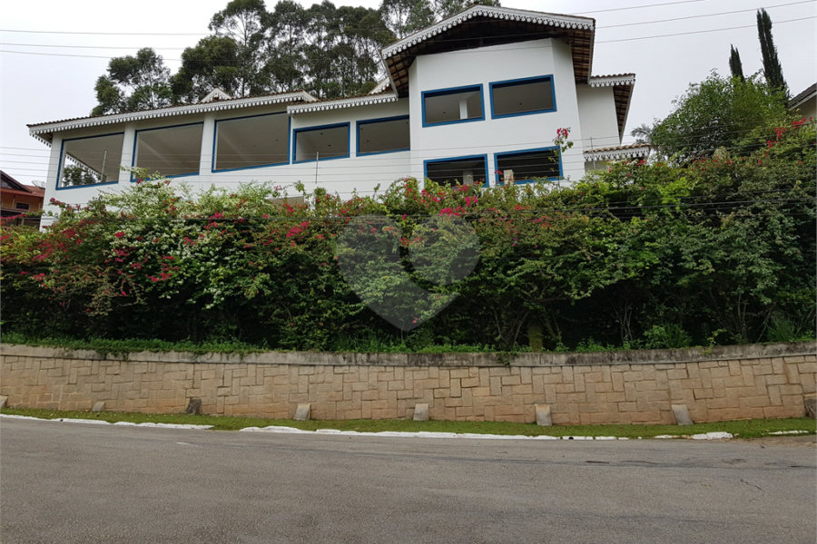 Casa à venda com 4 suítes no condomínio Suíça da Cantareira, Mairiporã - SP
