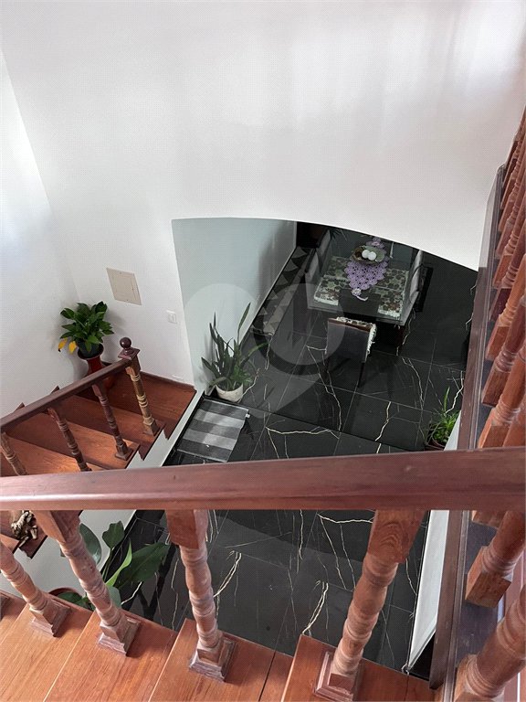 Sobrado à venda com 5 quartos, sendo 2 suítes,  em Jardim da Granja, São José dos Campos, SP